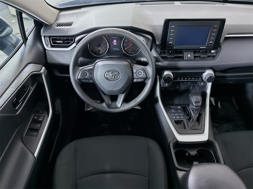 2021 Toyota RAV4 LE photo 3