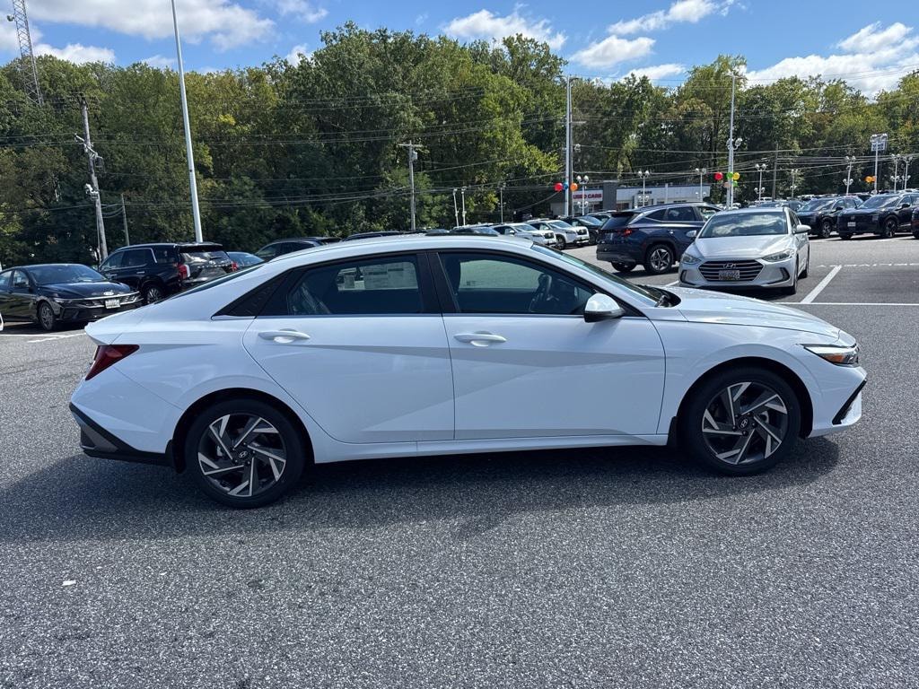 New 2025 Hyundai Elantra Hybrid Limited Sedan