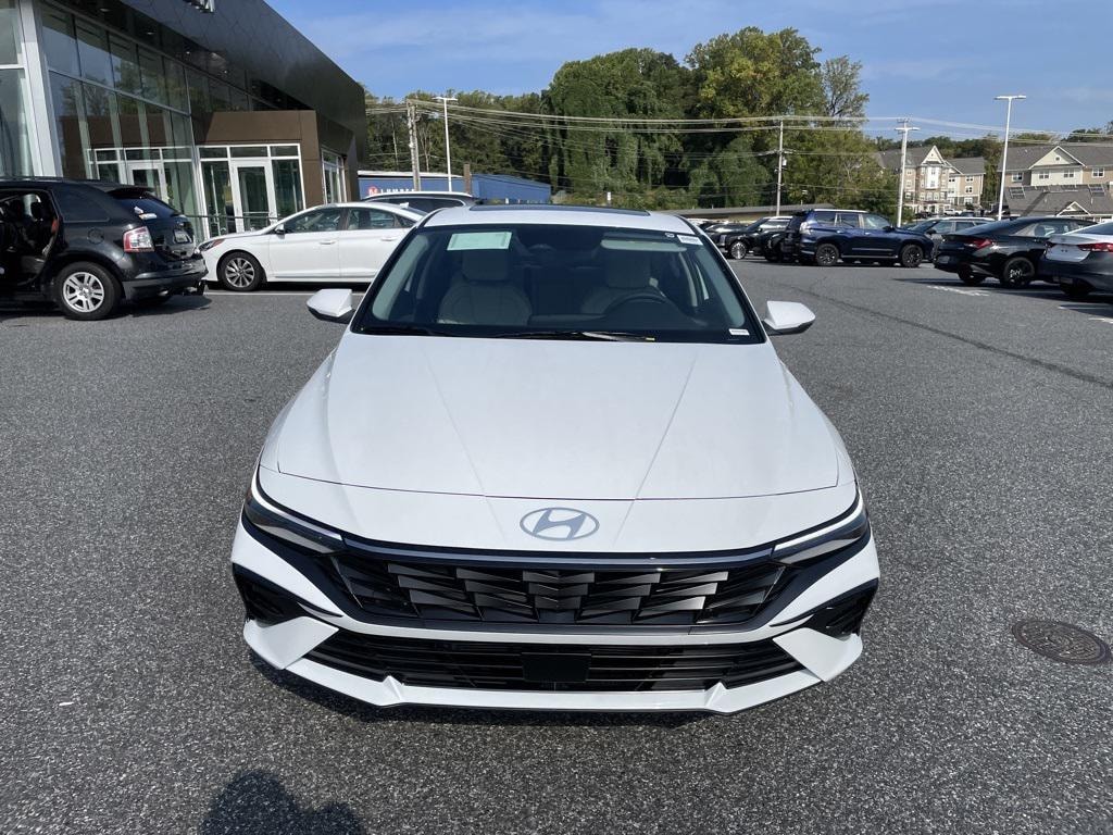 New 2025 Hyundai Elantra Hybrid Limited Sedan