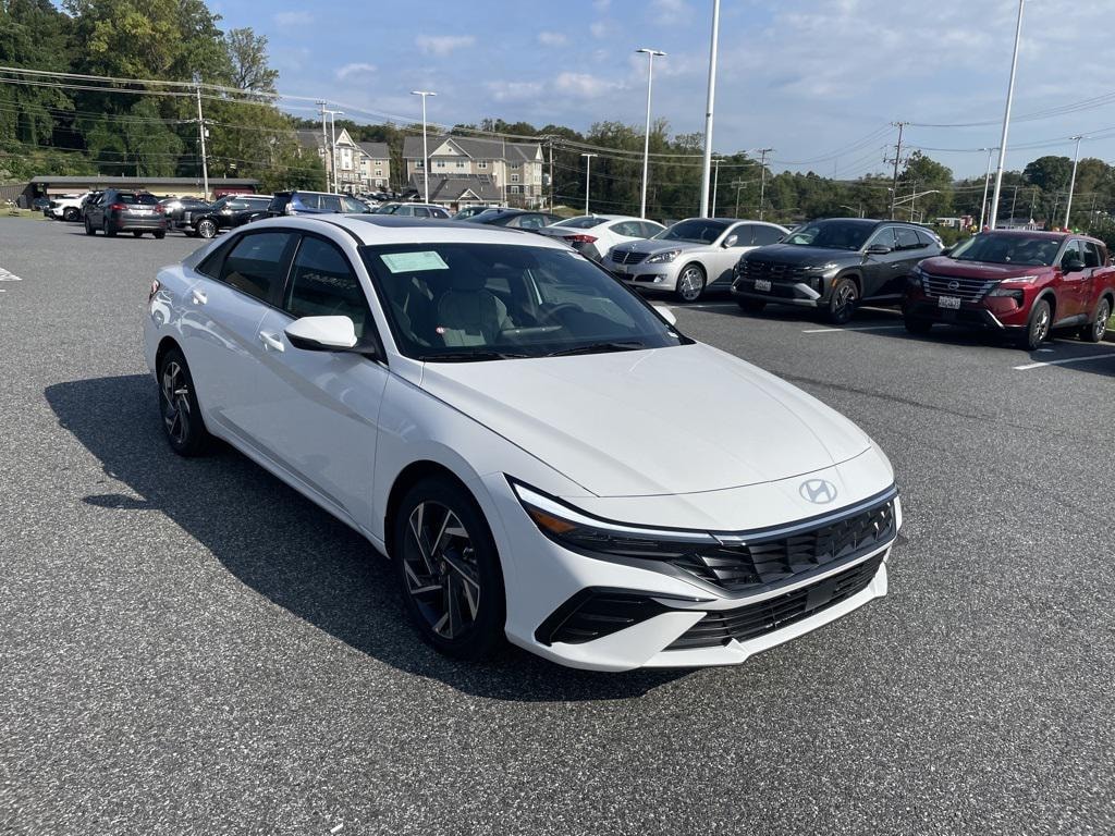 New 2025 Hyundai Elantra Hybrid Limited Sedan