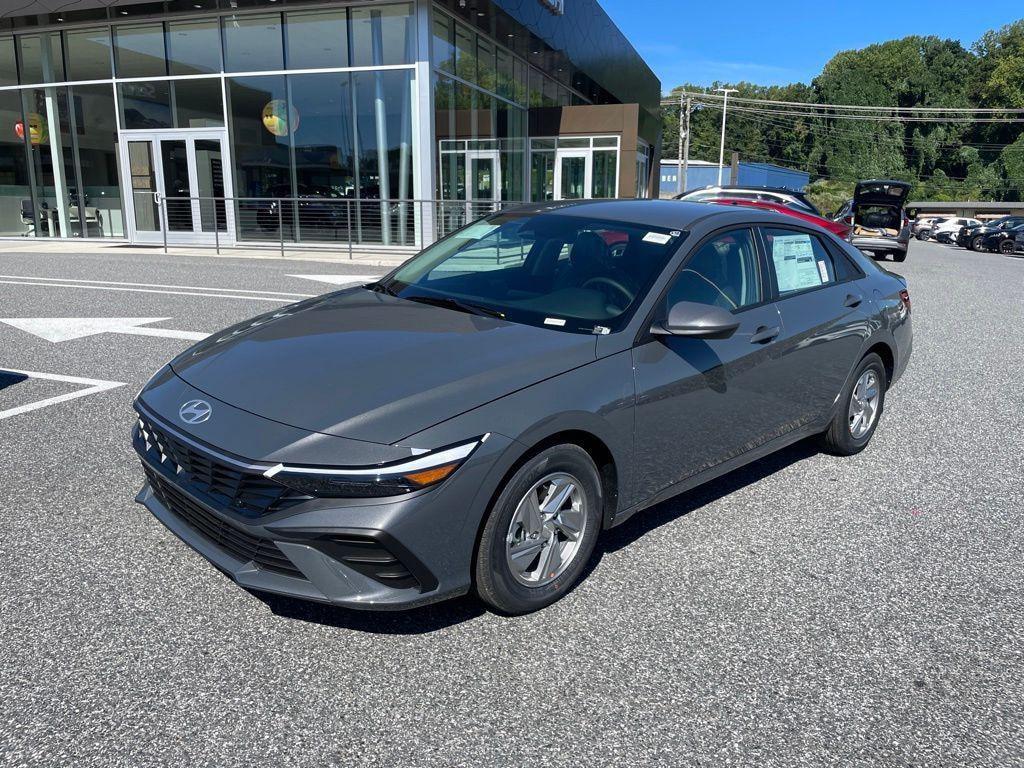 New 2026 Hyundai Elantra SE Sedan