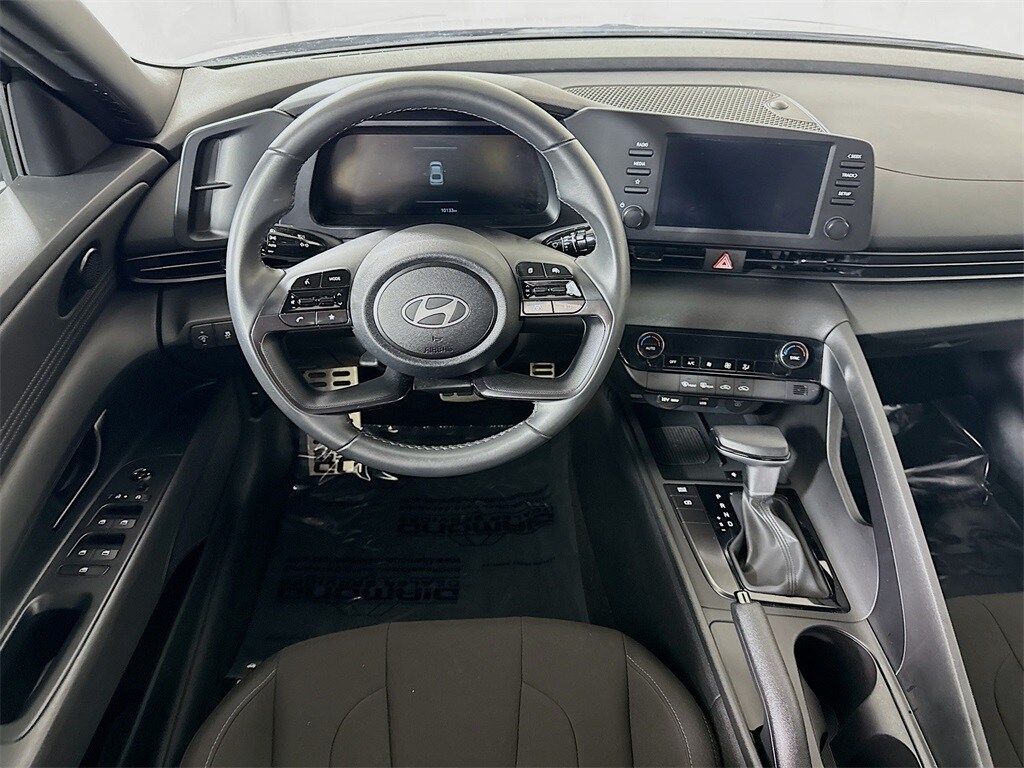 2025 Hyundai Elantra SEL Sport photo 3