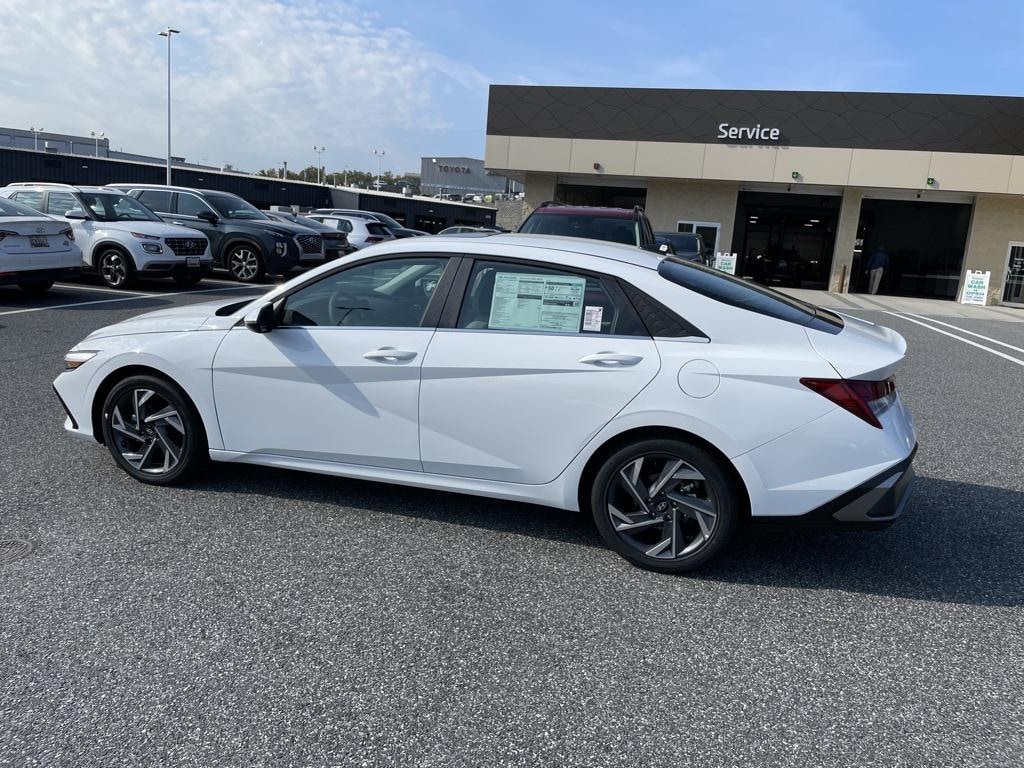 New 2025 Hyundai Elantra Hybrid Limited Sedan