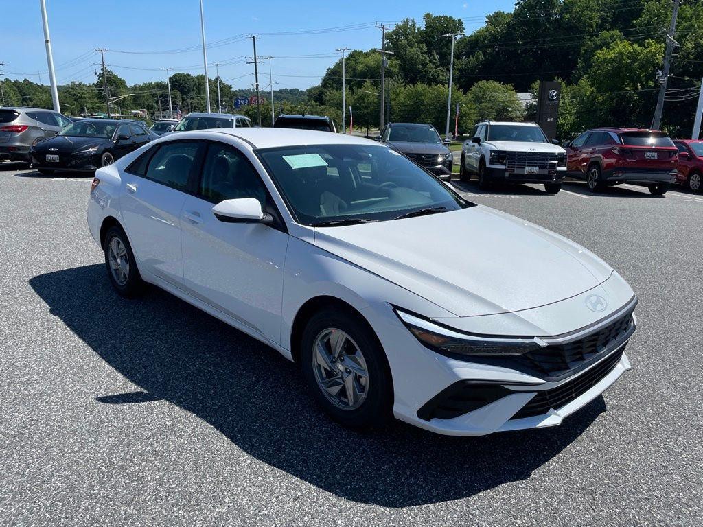 New 2026 Hyundai Elantra SE Sedan