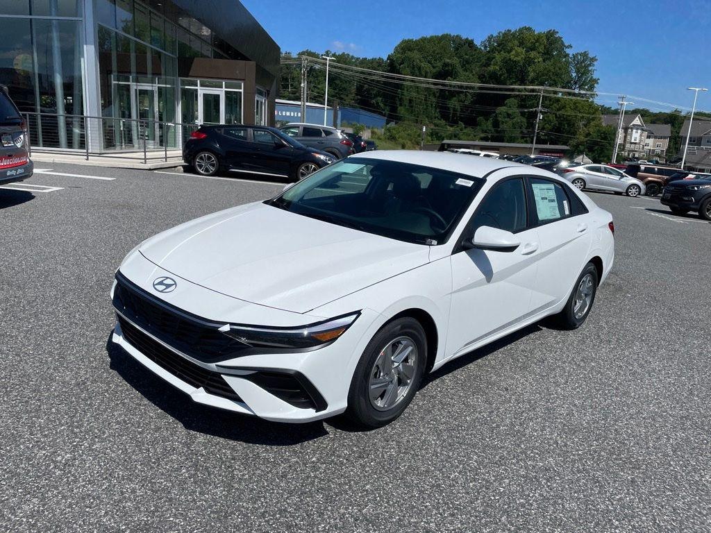 New 2026 Hyundai Elantra SE Sedan