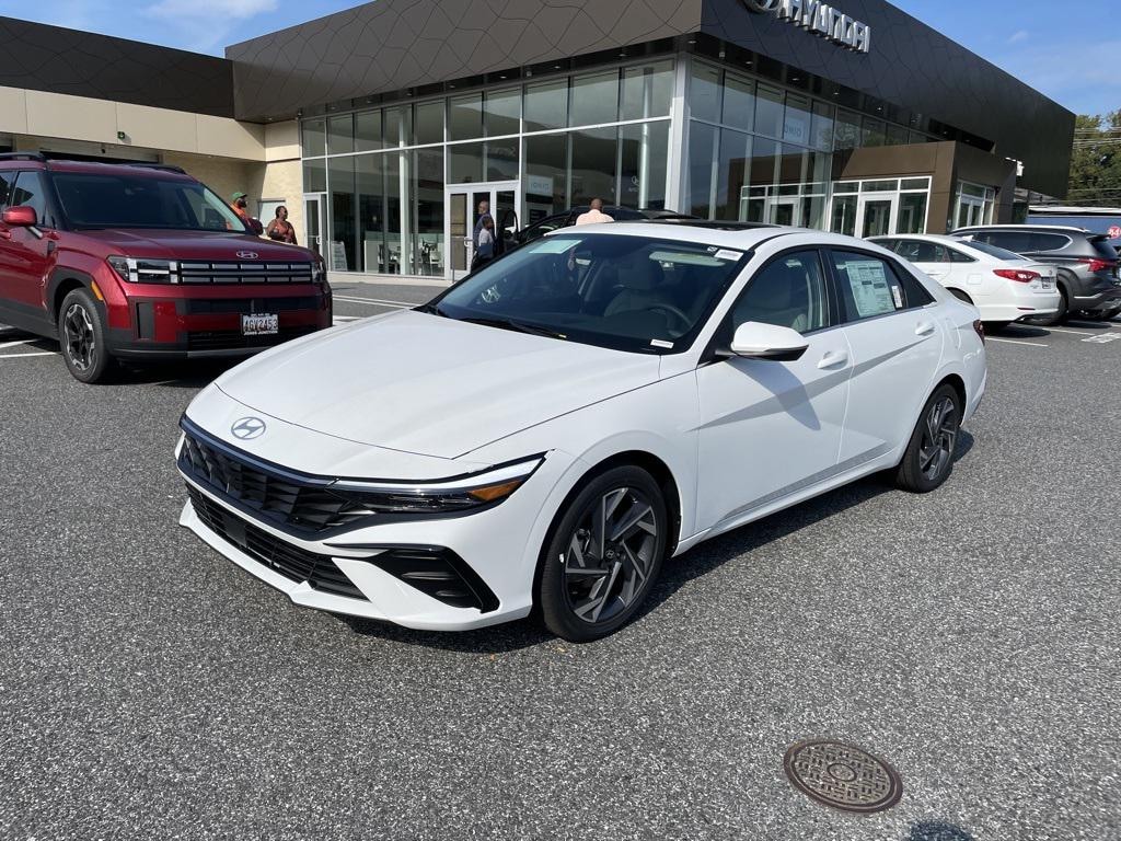 New 2025 Hyundai Elantra Hybrid Limited Sedan