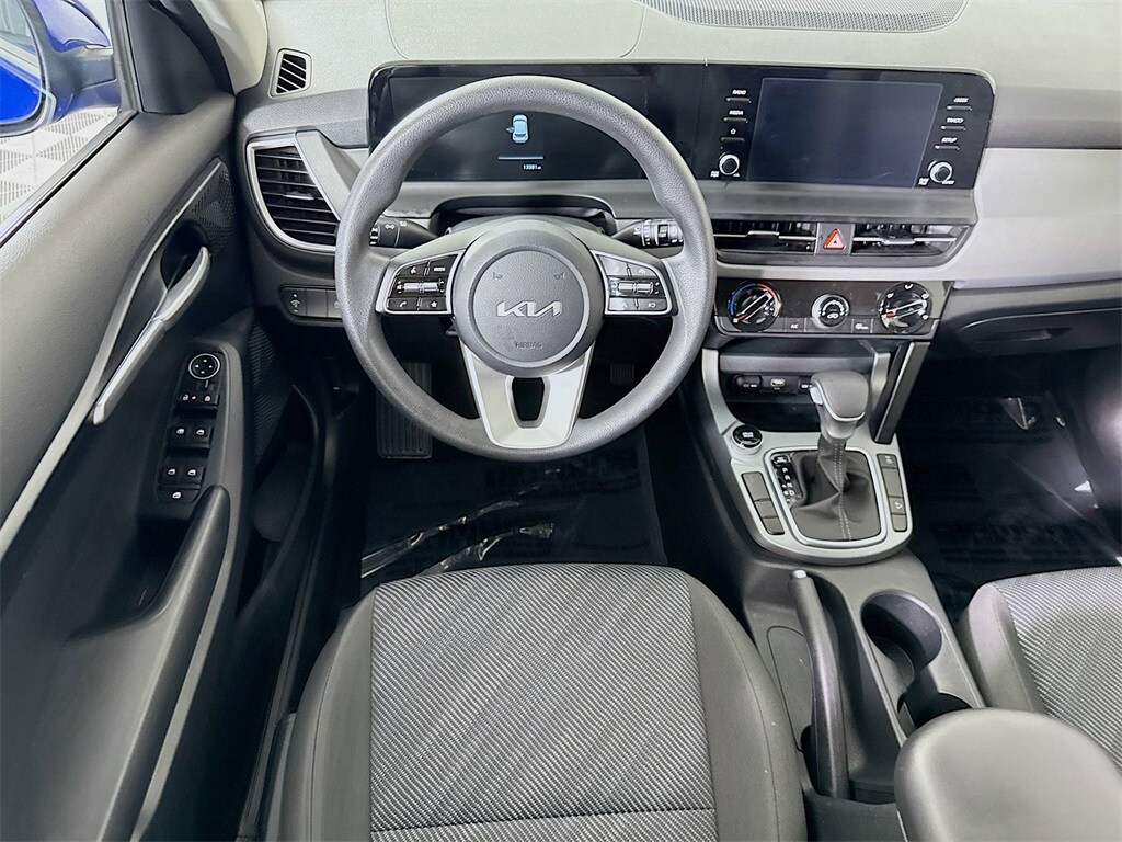 2024 Kia Seltos LX photo 3