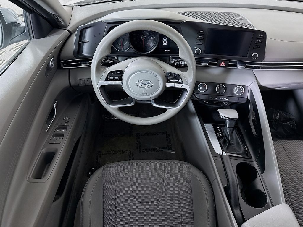 Certified 2022 Hyundai Elantra SE Sedan