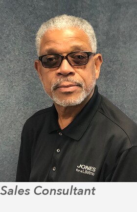 Staff member Harry El from 4d41e2c0498d