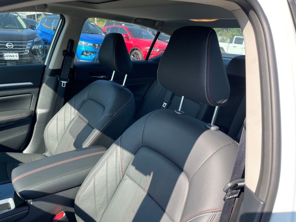 2025 Nissan Altima SR - Photo 10