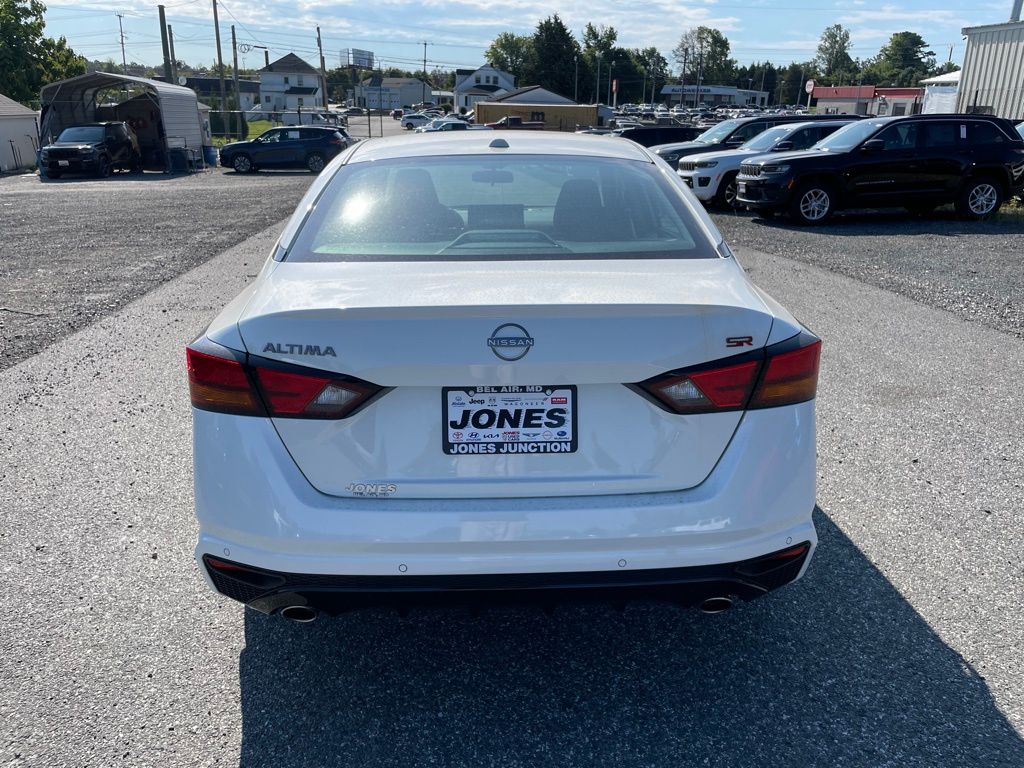 2025 Nissan Altima SR - Photo 6