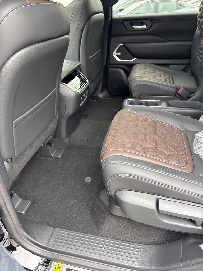 2026 Nissan Armada Platinum - Photo 13