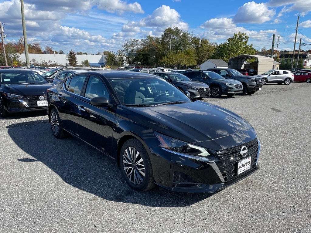 New 2025 Nissan Altima SV Sedan