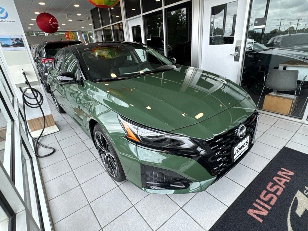 New 2026 Nissan Altima SR Sedan