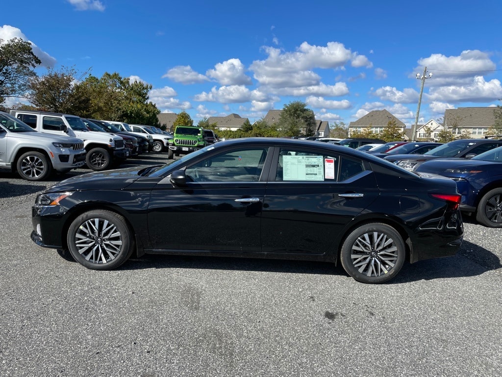 New 2025 Nissan Altima SV Sedan