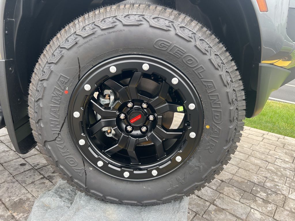 2025 Nissan Frontier SV - Photo 8