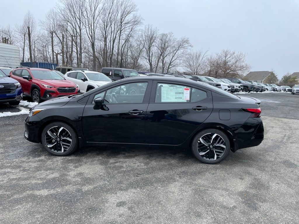 New 2025 Nissan Versa 1.6 SR Sedan