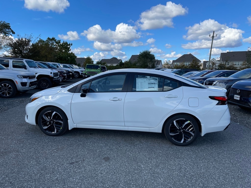 New 2025 Nissan Versa 1.6 SR Sedan