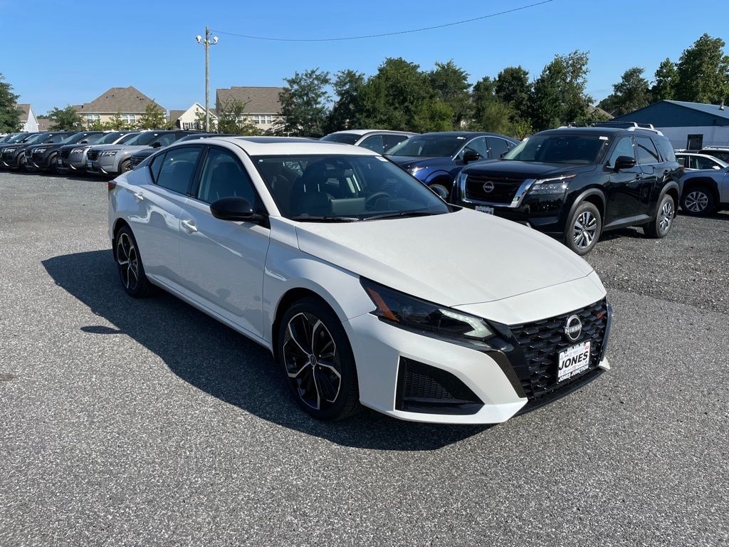 New 2025 Nissan Altima SR Sedan