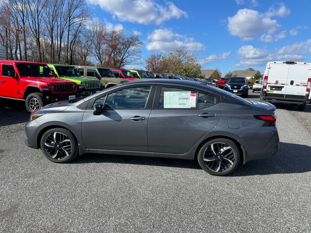 New 2025 Nissan Versa 1.6 SR Sedan