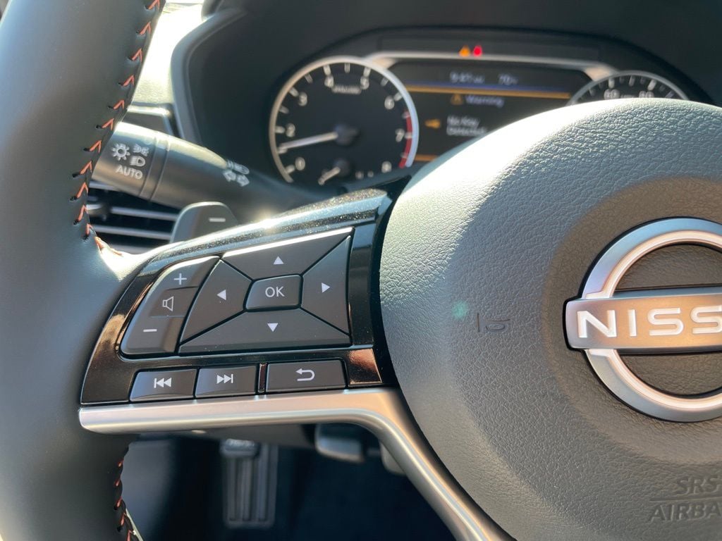 2025 Nissan Altima SR - Photo 17
