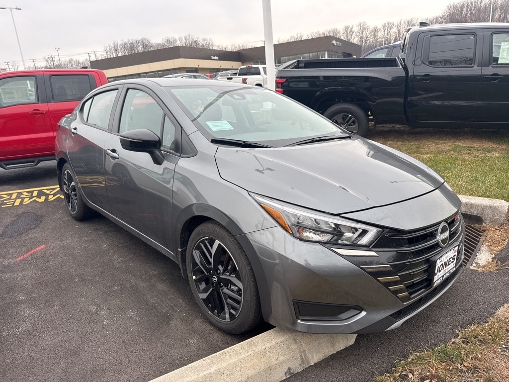 New 2025 Nissan Versa 1.6 SR Sedan