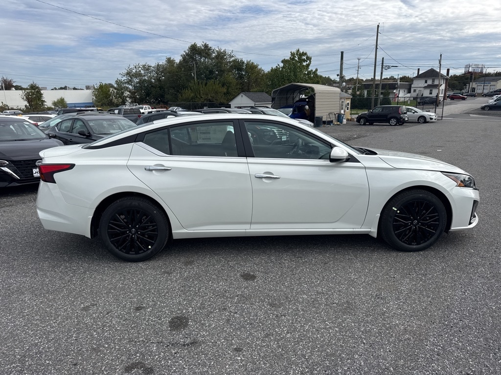 New 2025 Nissan Altima SV Sedan