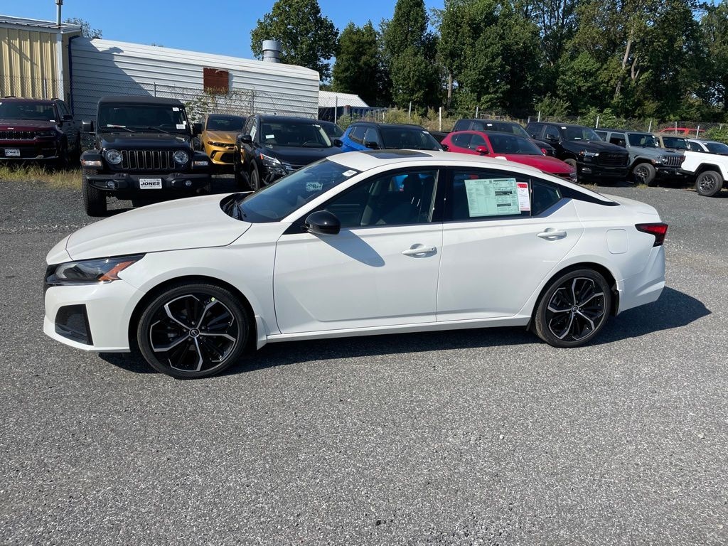 New 2025 Nissan Altima SR Sedan