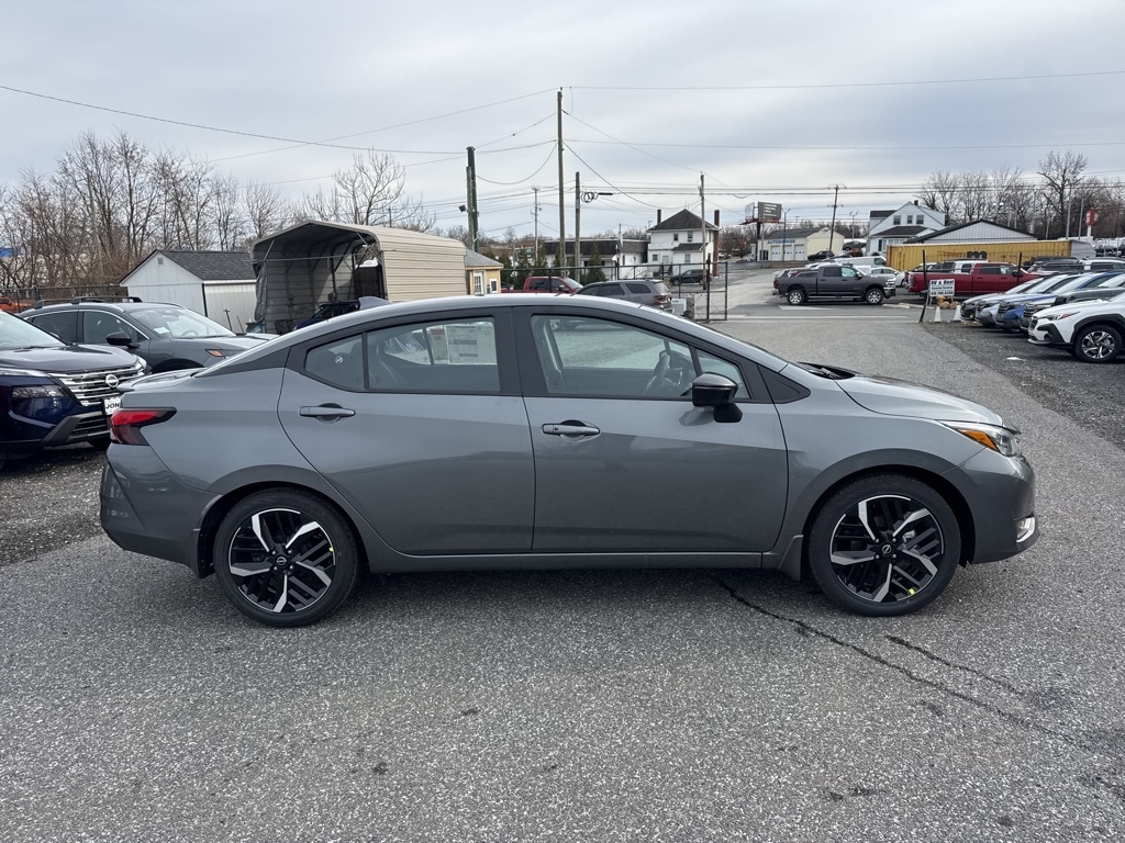 New 2025 Nissan Versa 1.6 SR Sedan