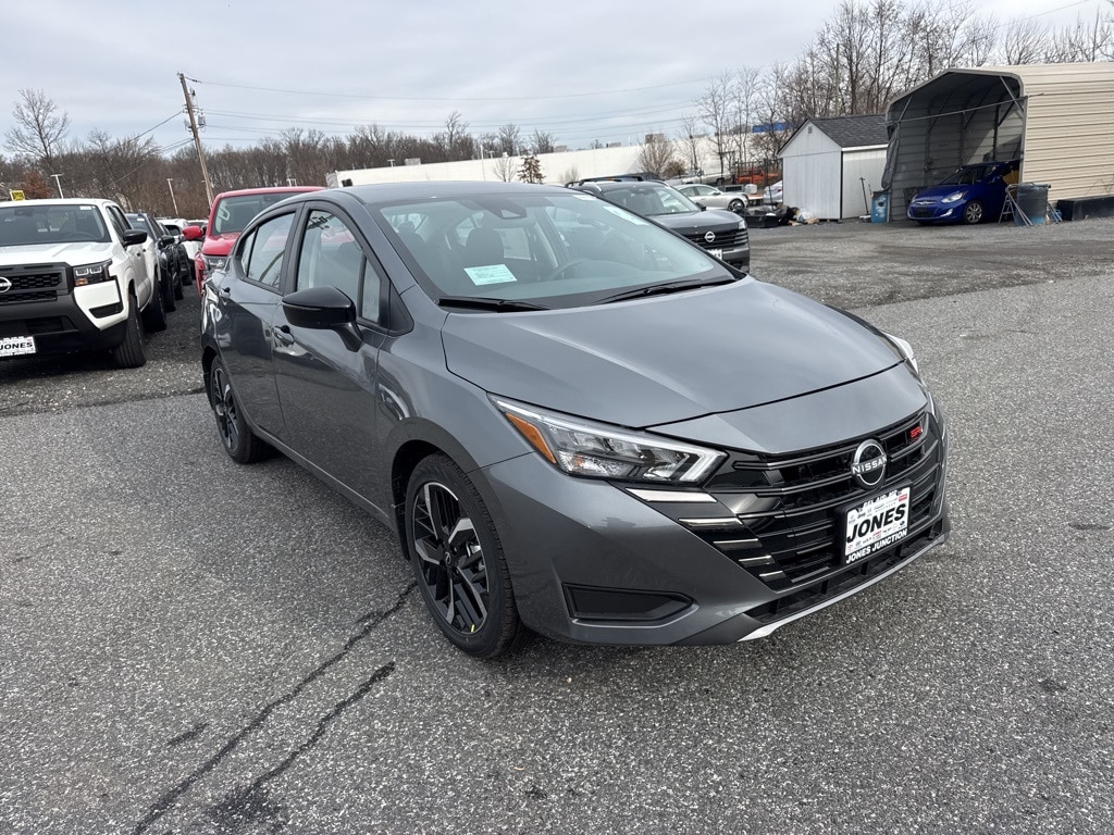 New 2025 Nissan Versa 1.6 SR Sedan