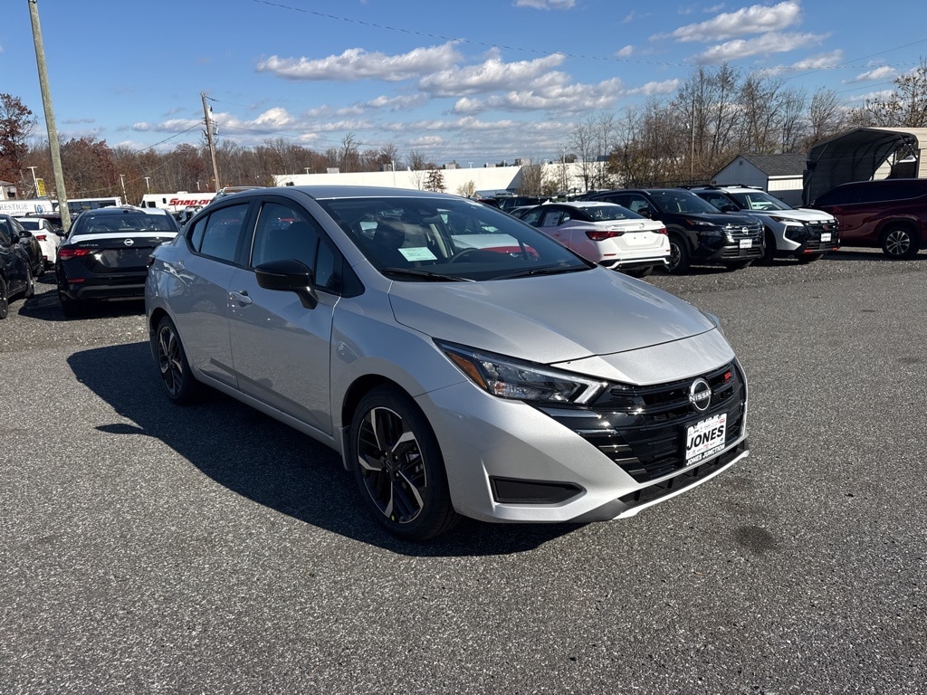 New 2025 Nissan Versa 1.6 SR Sedan