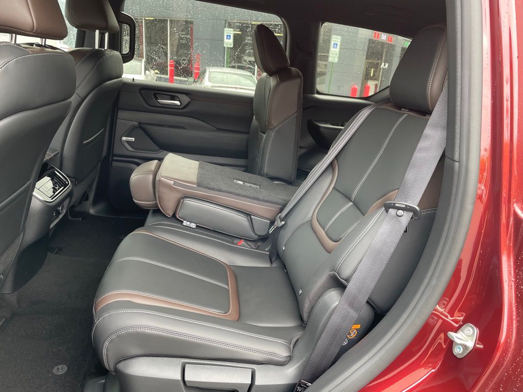 2025 Nissan Armada SL - Photo 11