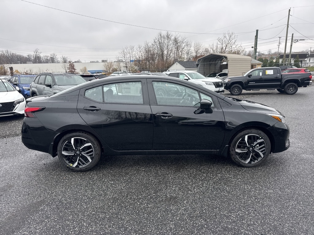 New 2025 Nissan Versa 1.6 SR Sedan