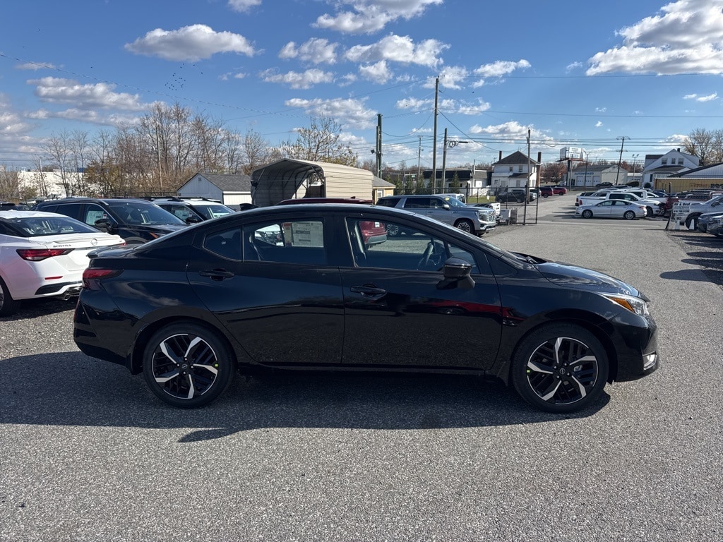 New 2025 Nissan Versa 1.6 SR Sedan