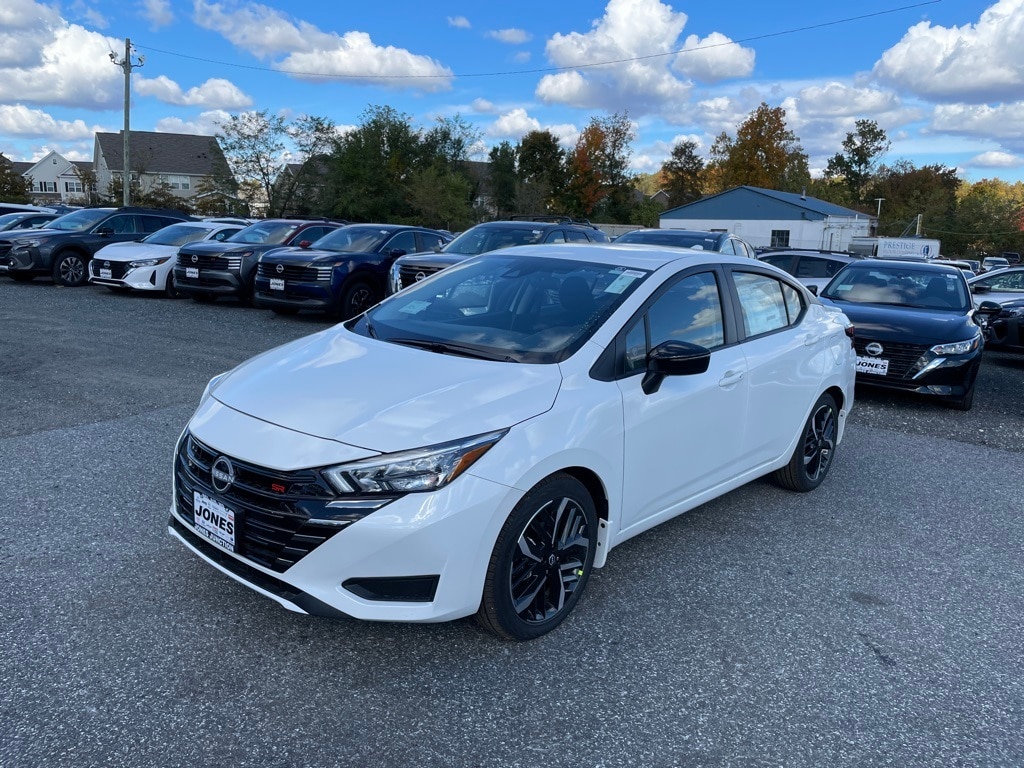 New 2025 Nissan Versa 1.6 SR Sedan