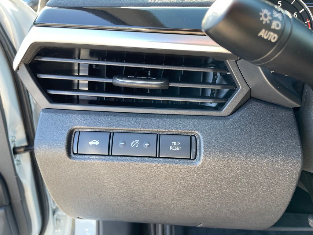 2025 Nissan Altima SR - Photo 13