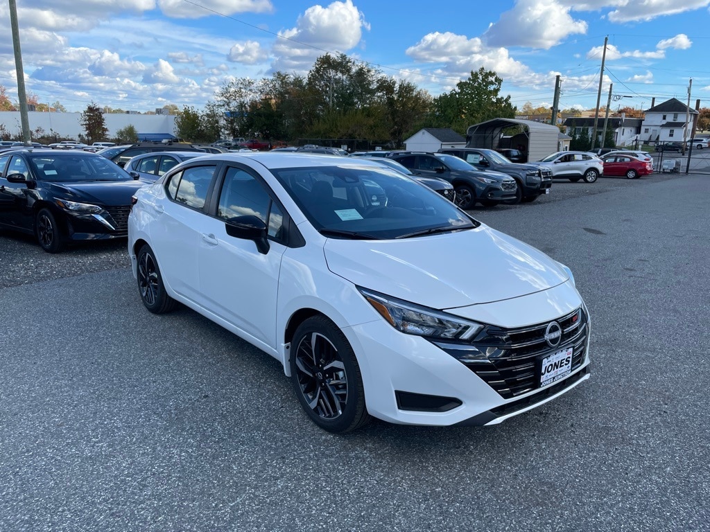 New 2025 Nissan Versa 1.6 SR Sedan