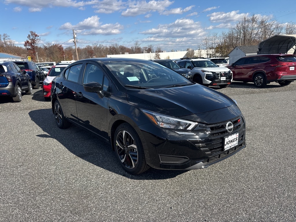 New 2025 Nissan Versa 1.6 SR Sedan