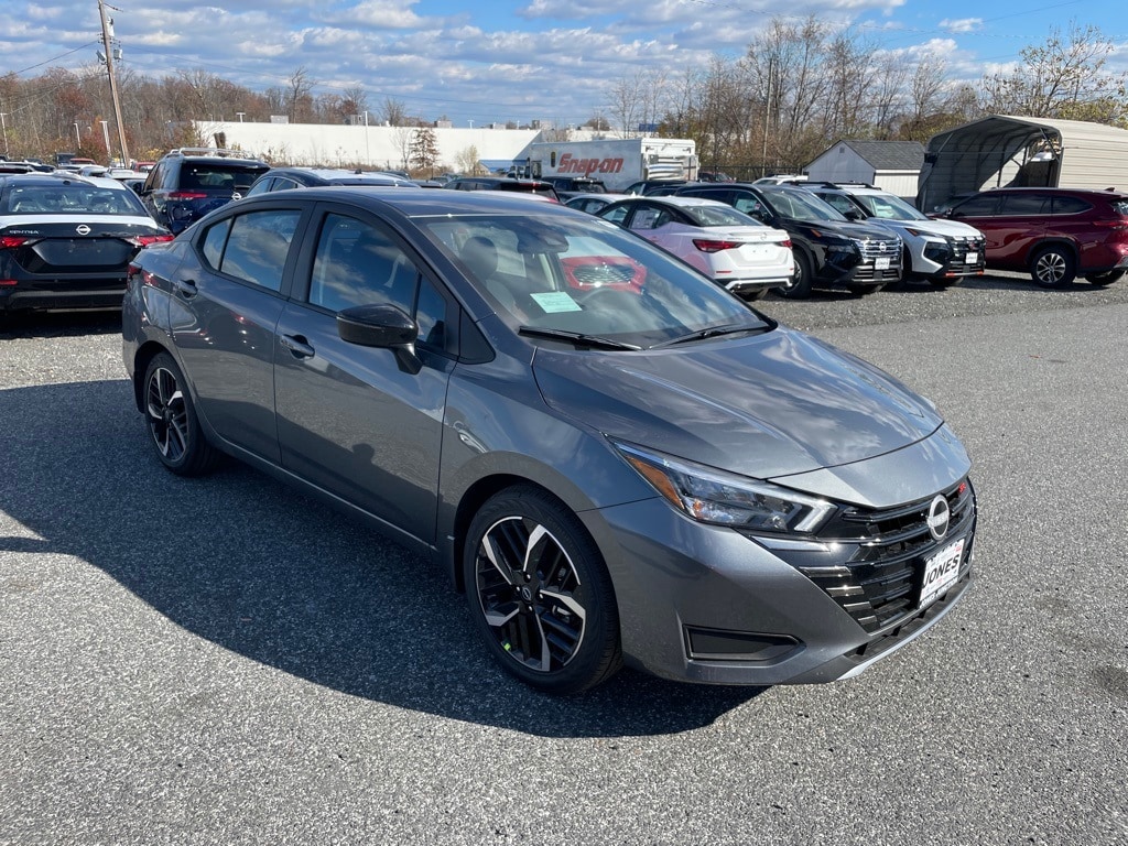 New 2025 Nissan Versa 1.6 SR Sedan