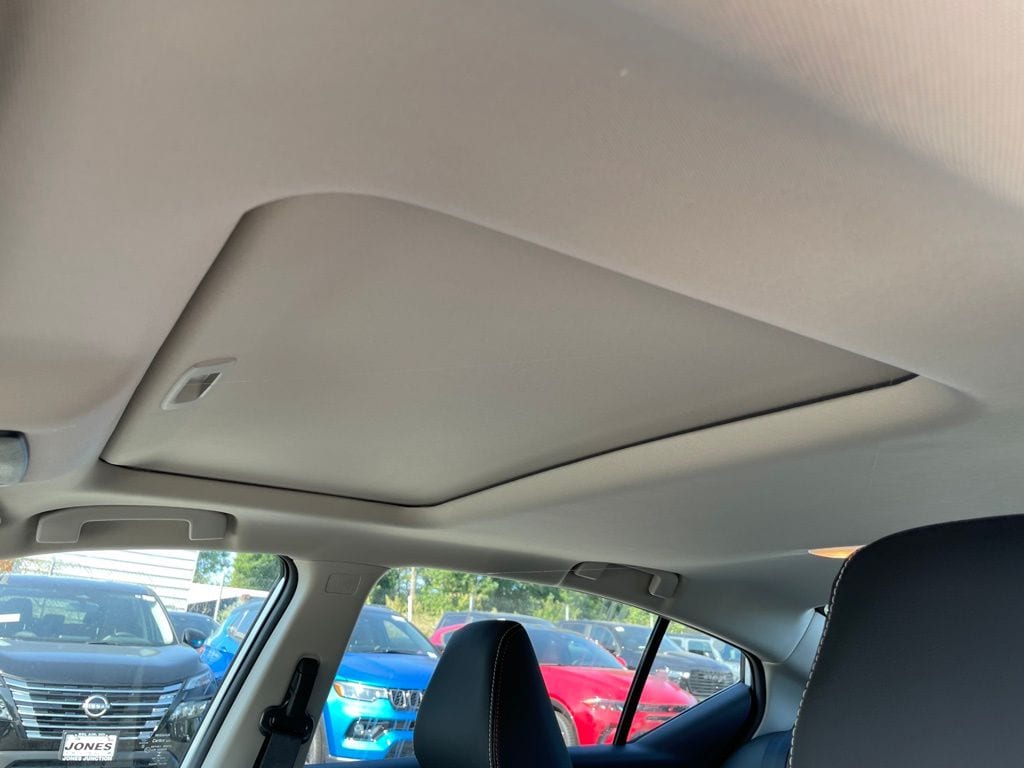 2025 Nissan Altima SR - Photo 12