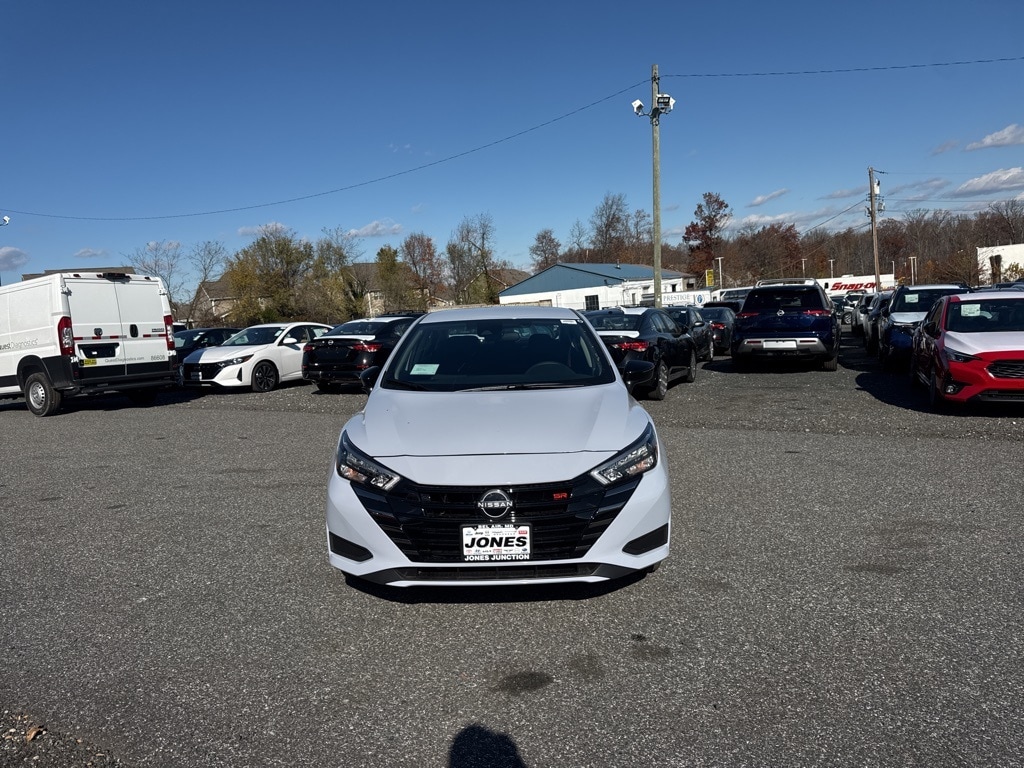 New 2025 Nissan Versa 1.6 SR Sedan