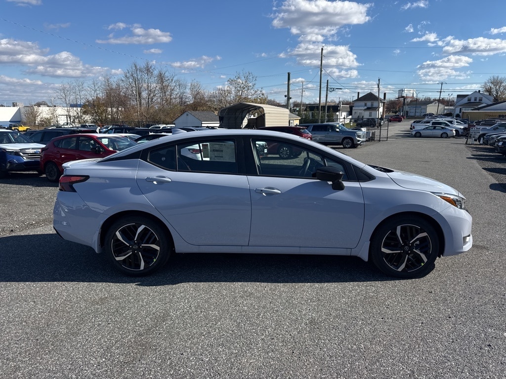New 2025 Nissan Versa 1.6 SR Sedan