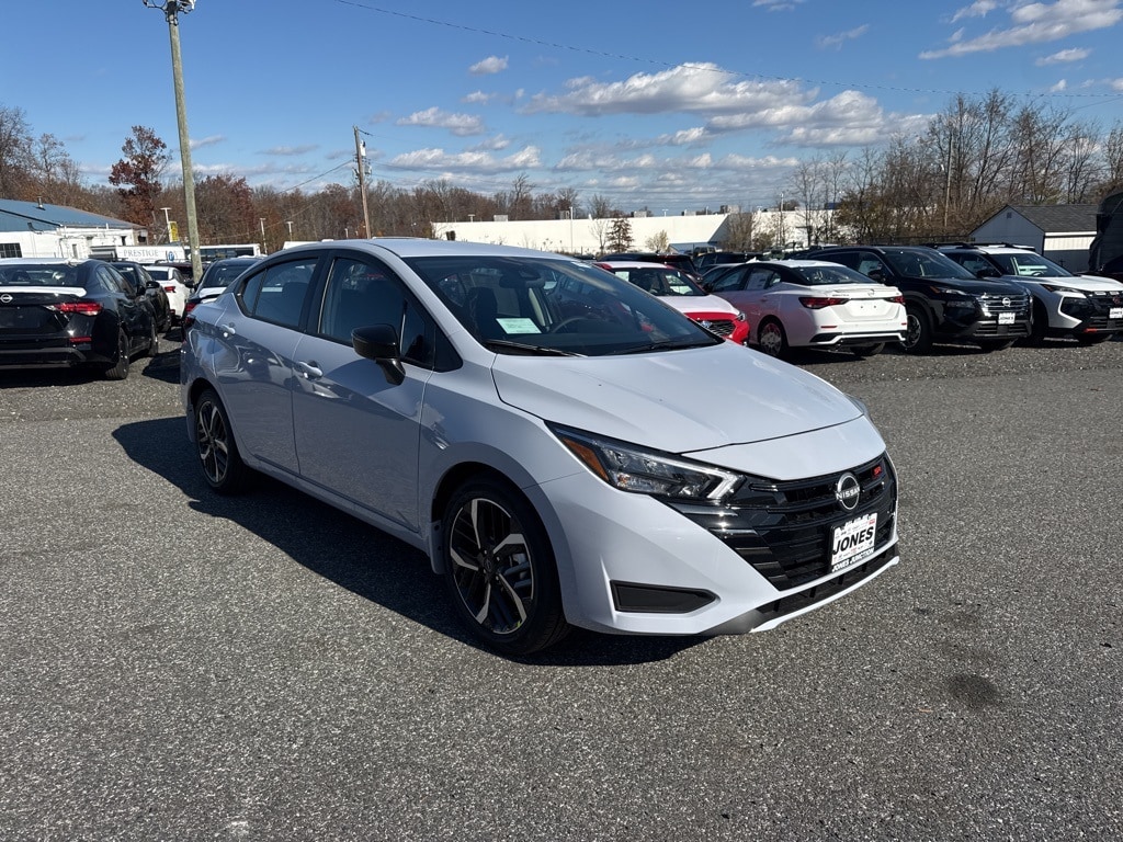 New 2025 Nissan Versa 1.6 SR Sedan