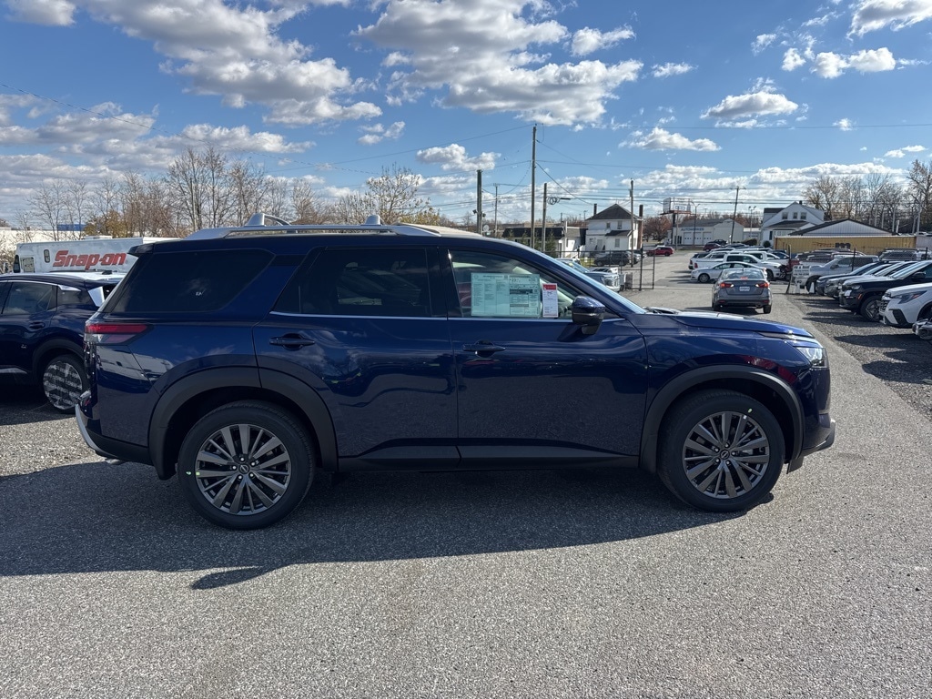 New 2025 Nissan Pathfinder SL SUV