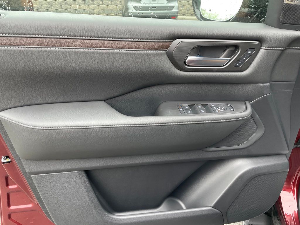 2025 Nissan Armada SL - Photo 7