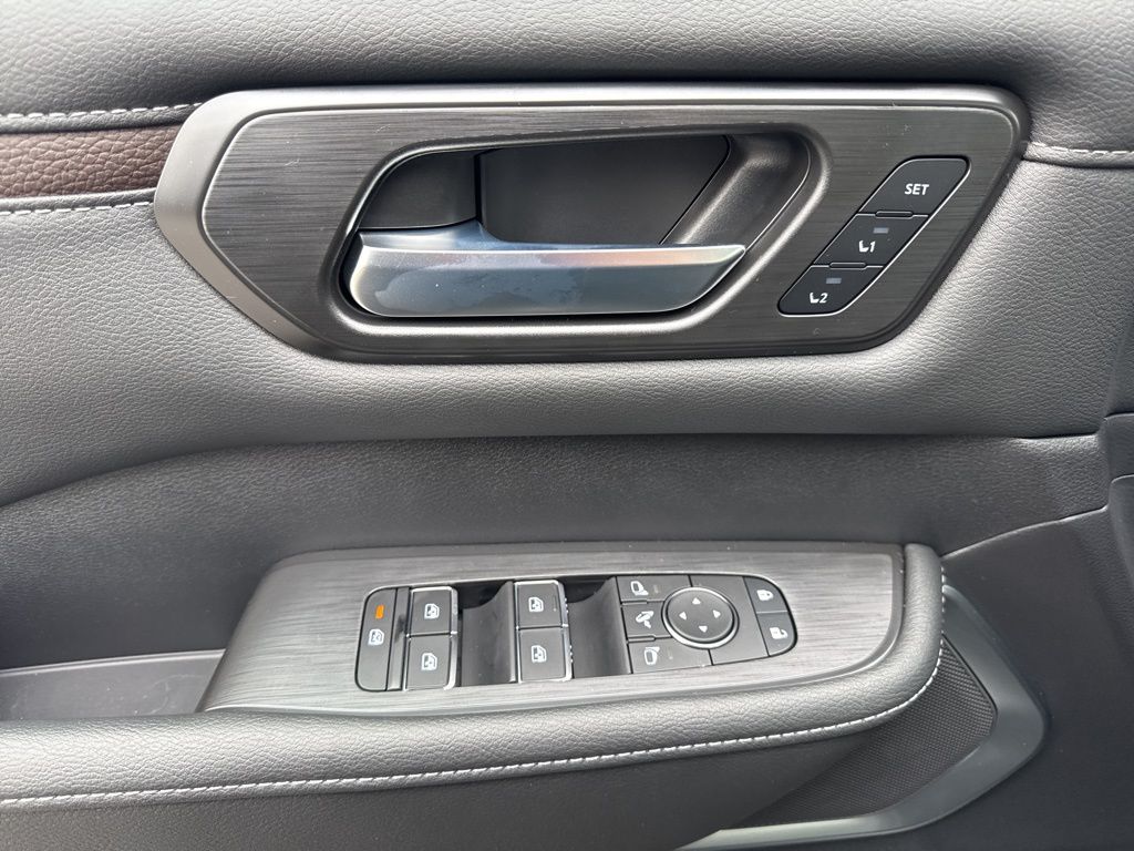 2026 Nissan Armada Platinum - Photo 8