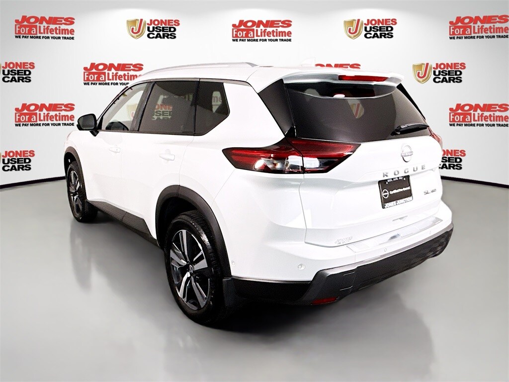 2025 Nissan Rogue SL photo 2