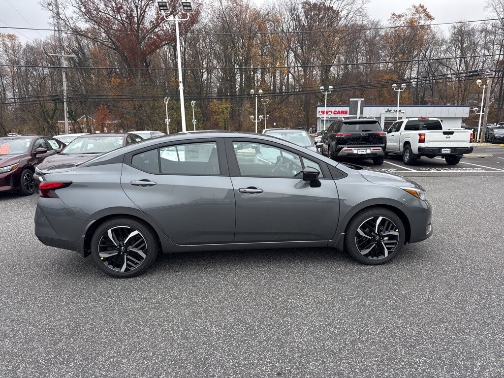 New 2025 Nissan Versa 1.6 SR Sedan