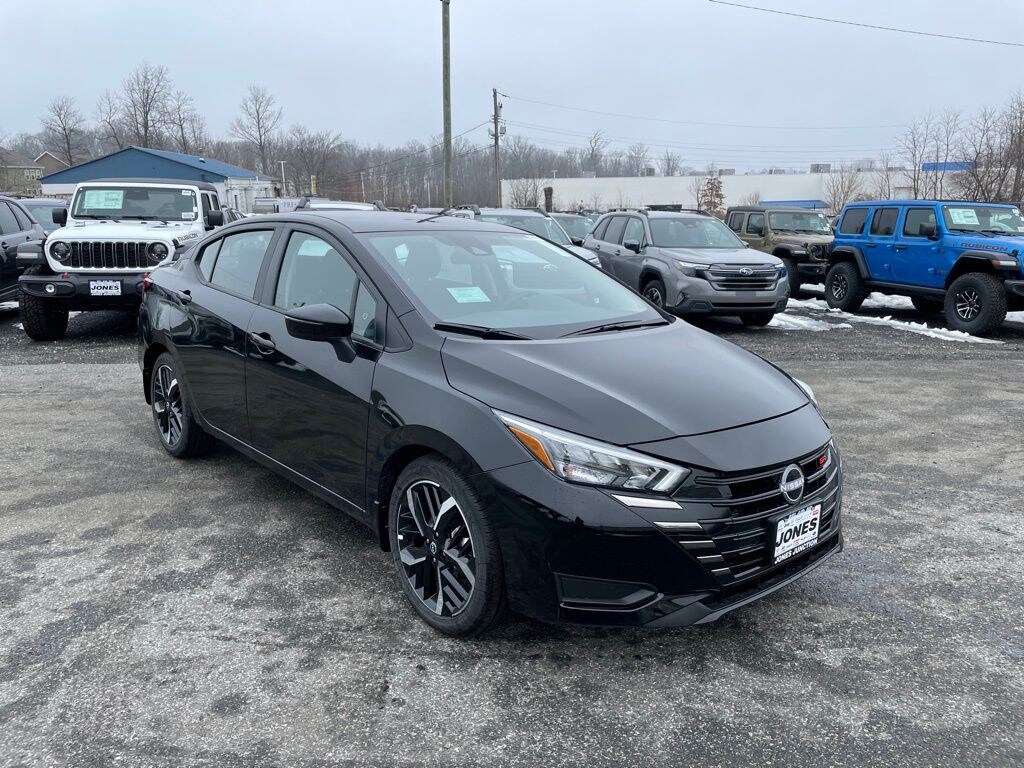 New 2025 Nissan Versa 1.6 SR Sedan