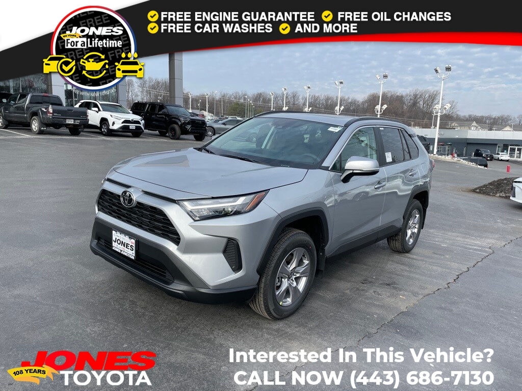 2025 Toyota RAV4 XLE's photo